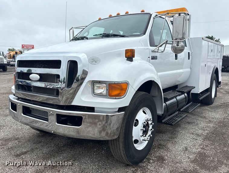 2009 Ford F750 Super Duty Crew Cab utility / service truck - EG5886