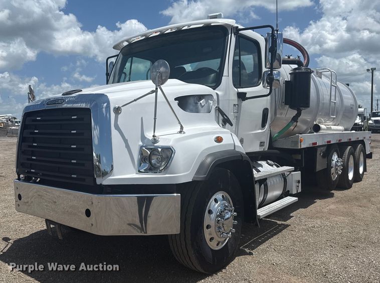 2015 Freightliner 114SD vacuum truck - EG5950