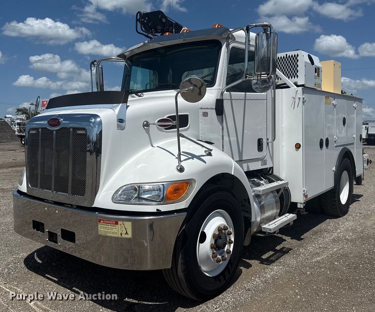 2019 Peterbilt 337 crane truck - EG5952