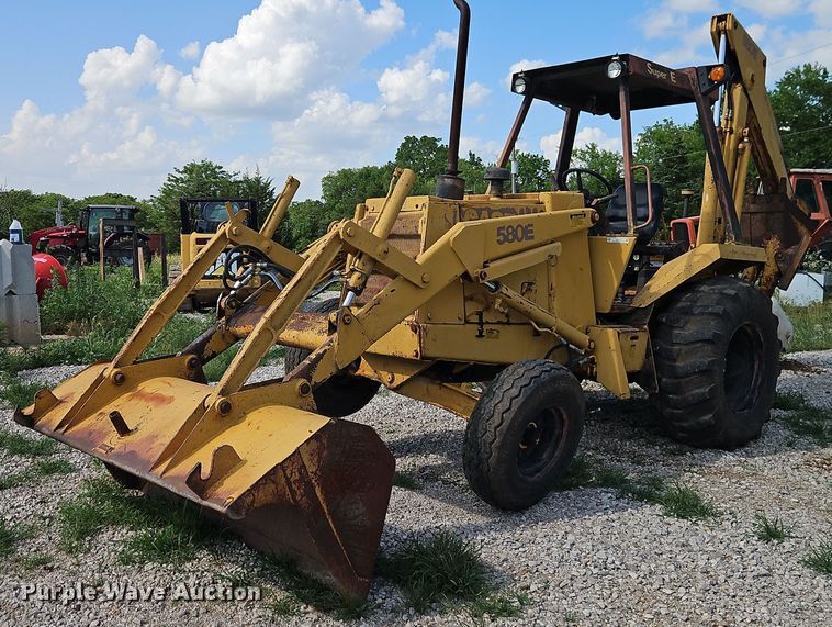 Case 580E backhoe - EJ0140