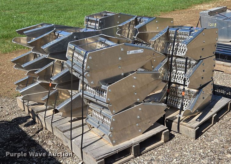Paccar (36) truck steps - EN3931