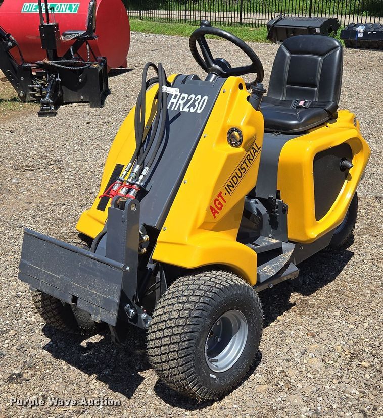 AGT HR230 compact wheel loader - EN3948