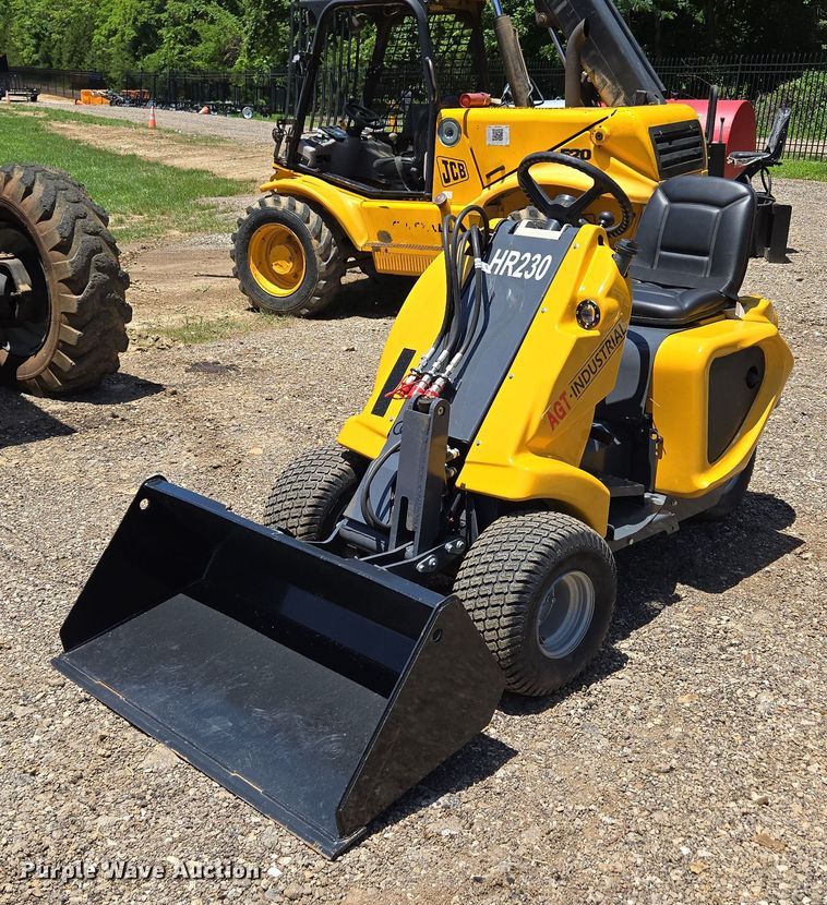 AGT HR230 compact wheel loader - EN3950