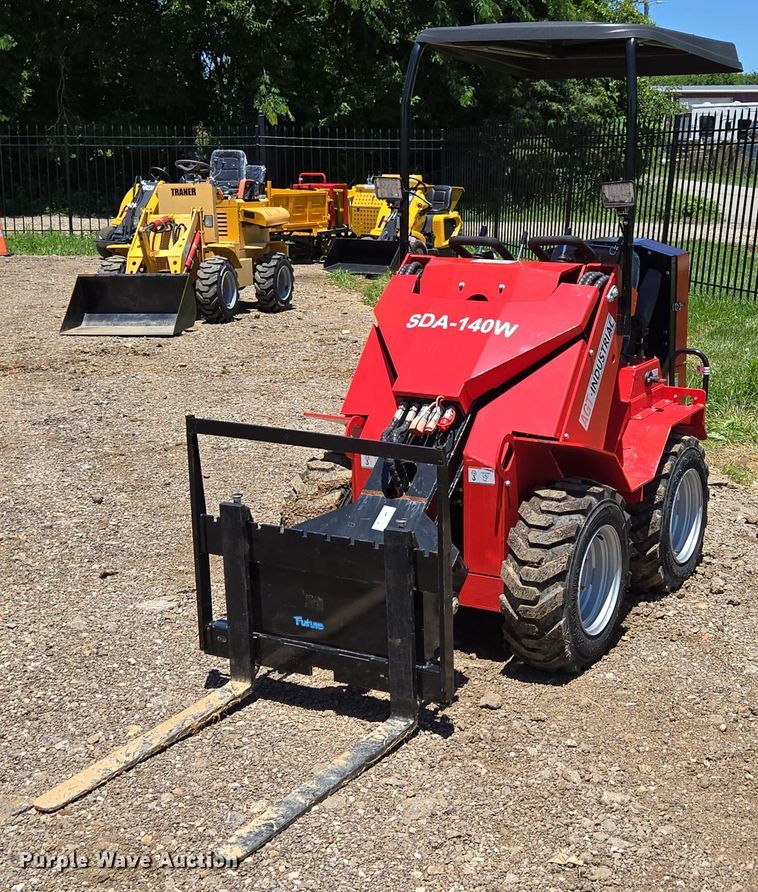 2000 AGT SDA140W compact wheel loader - EN3951