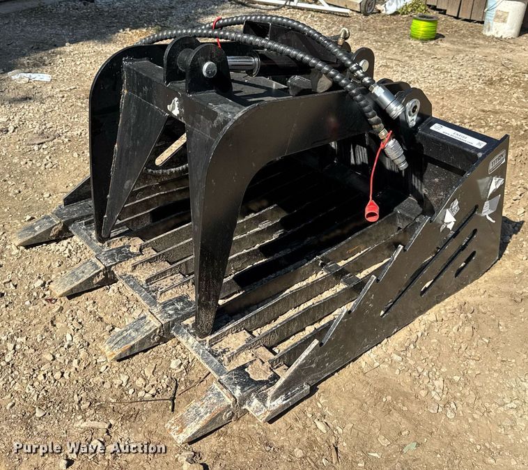Titan Compact utility loader rock grapple bucket - EN4584