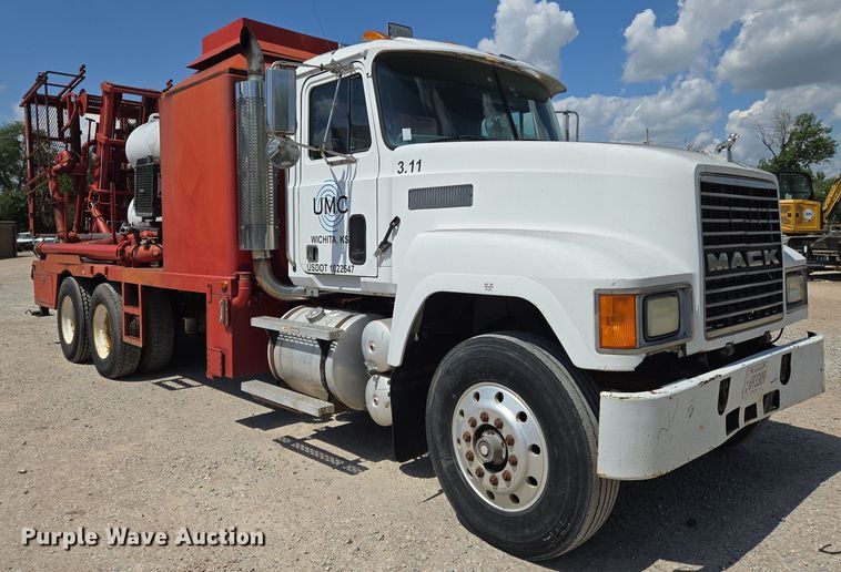 1992 Mack CH613 inversion boiler truck - EN8237