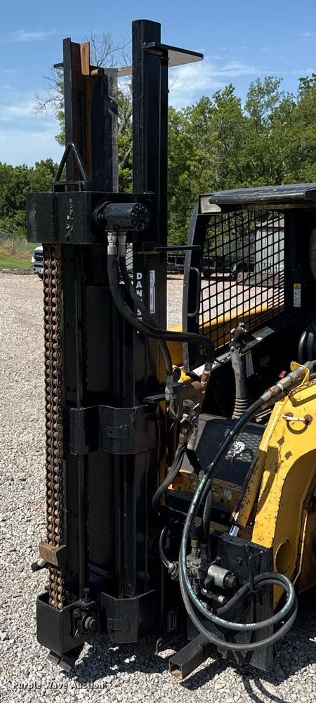 Danuser Postmaster 9000 9187 skid steer post driver - HI9337