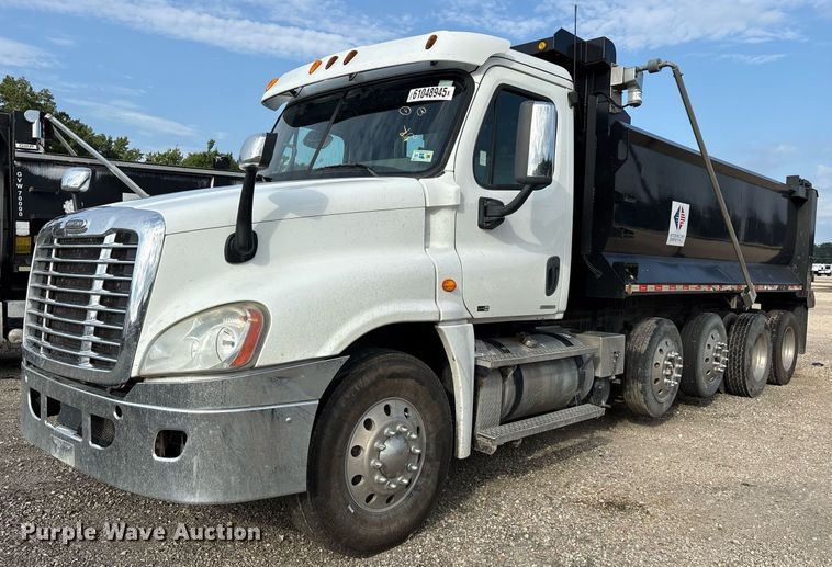 2012 Freightliner Cascadia 125 dump truck - YA0649