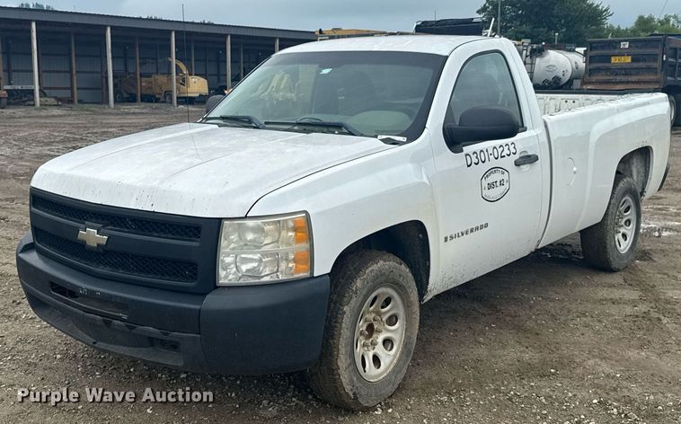 2009 Chevrolet Silverado 1500 pickup truck - DU9327