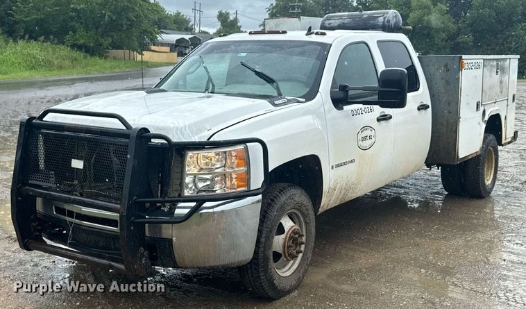 2008 Chevrolet Silverado 3500HD Crew Cab utility bed pickup truck - DU9328