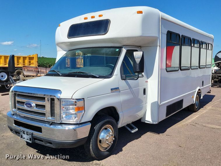 2012 Ford E450 shuttle bus - DX7148