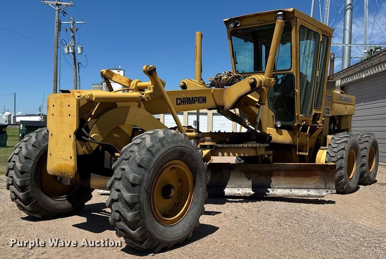 1996 Champion 720A motor grader - DY0251