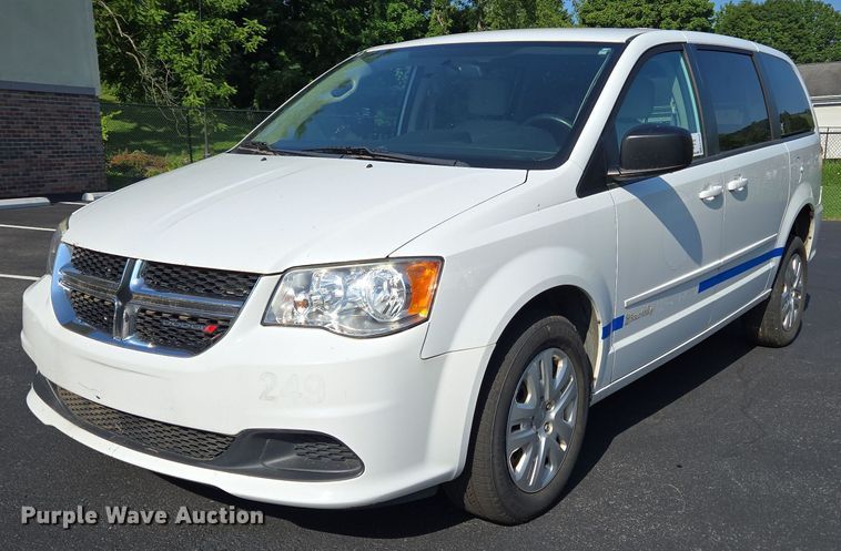 2017 Dodge Grand Caravan handicap accessible van - EC4322