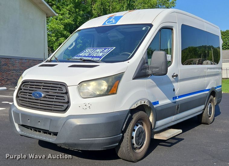2015 Ford Transit 150 van - EC4323