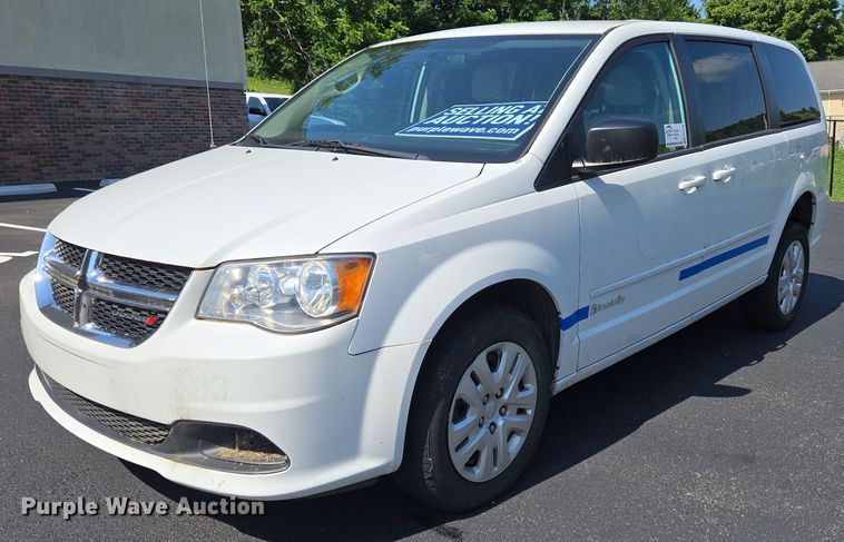 2017 Dodge Grand Caravan handicap accessible van - EC4326