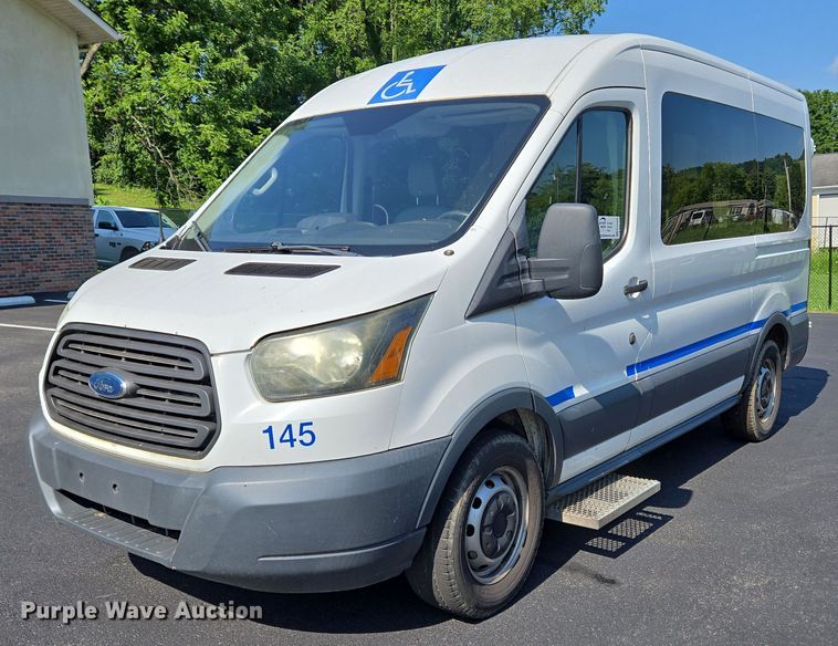 2015 Ford Transit 150 van - EC4328