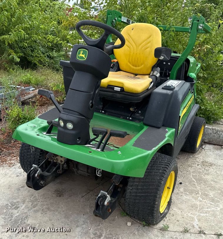 John Deere 1570 ZTR lawn mower - ED4313