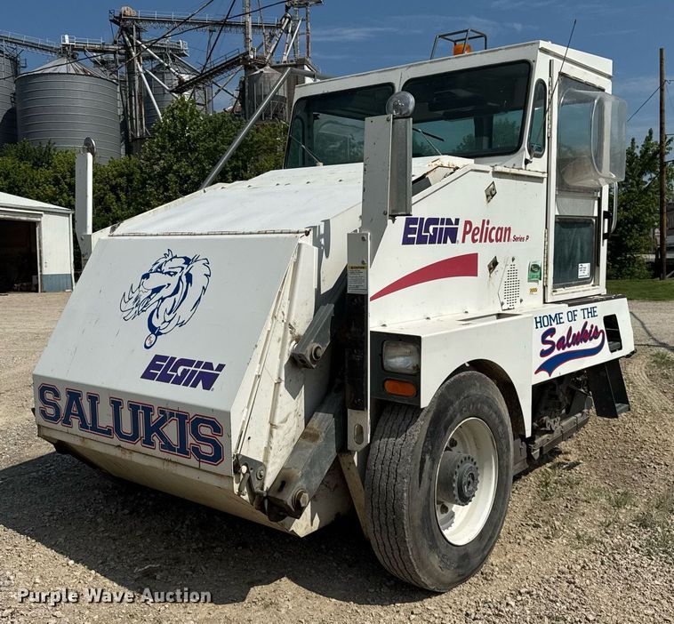 2001 Elgin Pelican Series P street sweeper truck - EF2093
