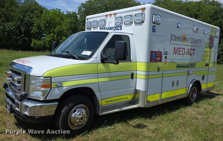 2013 Ford E450 ambulance - EF3590