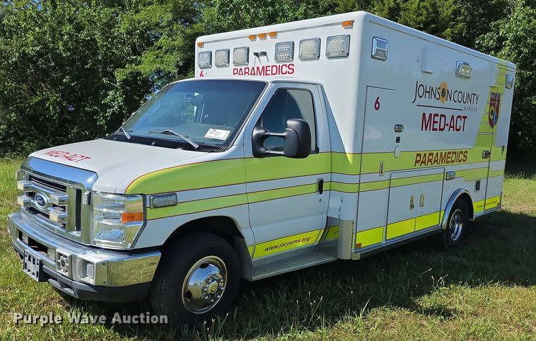 2015 Ford E450 ambulance - EF3592