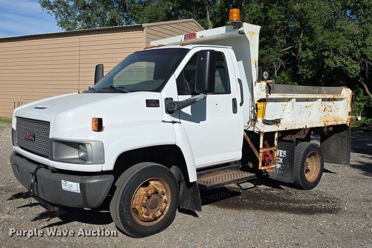 2004 GMC C5500 dump truck - EF3670