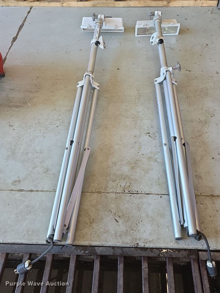 (2) Akron telescopic truck lights - EK5415