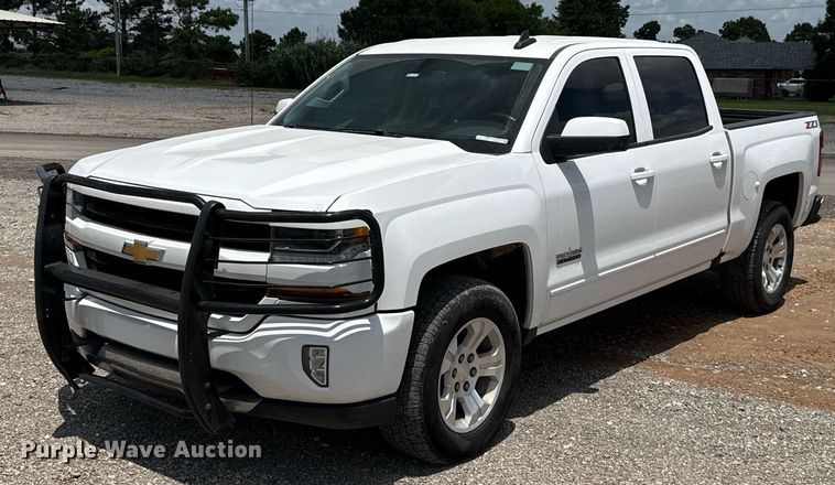 2018 Chevrolet Silverado 1500 Crew Cab pickup truck - HI9293
