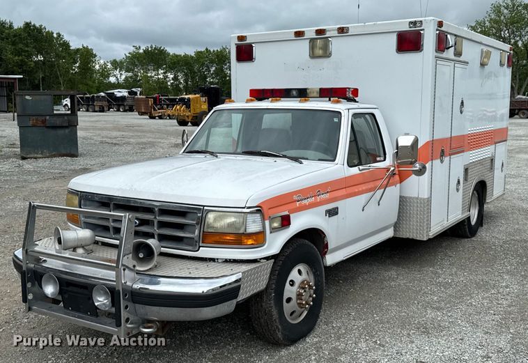 1995 Ford F350 ambulance - LG9158