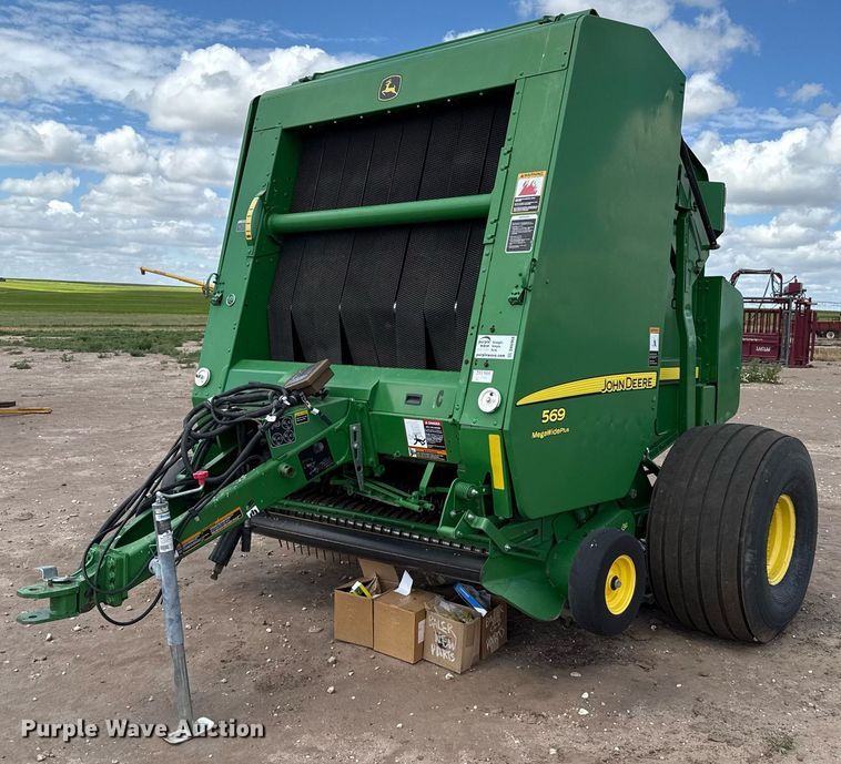 John Deere 569 MegaWidePlus round baler - DK6968