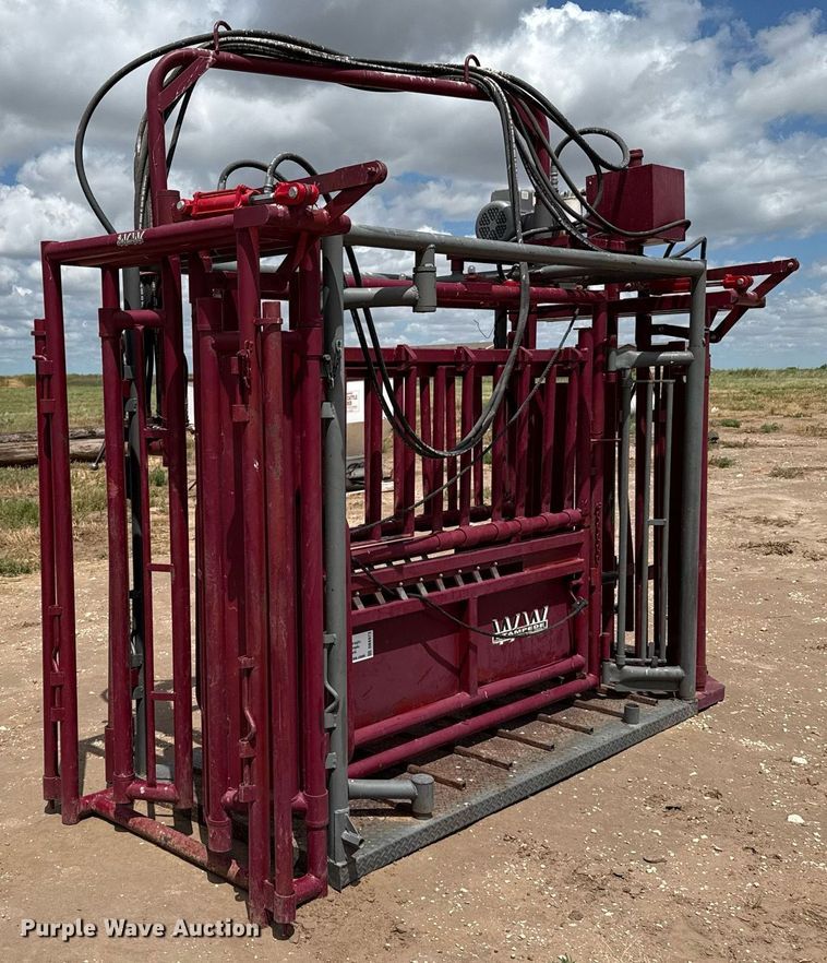 WW Stampede livestock squeeze chute - DK6973