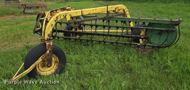 John Deere 640 hay rake - DR3880