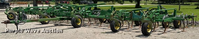 John Deere 2210 field cultivator - DU9314
