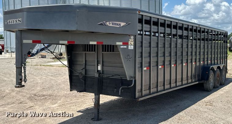 2014 Titan livestock trailer - DU9315