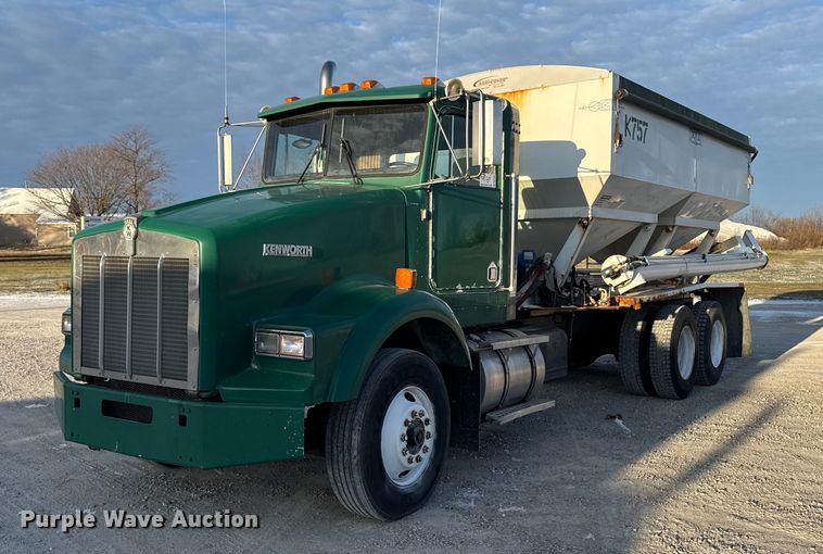 1993 Kenworth fertilizer delivery truck - DW2463