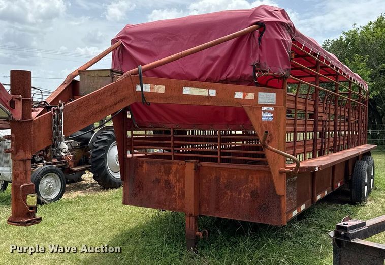 2001 Dugan livestock trailer - DX5604