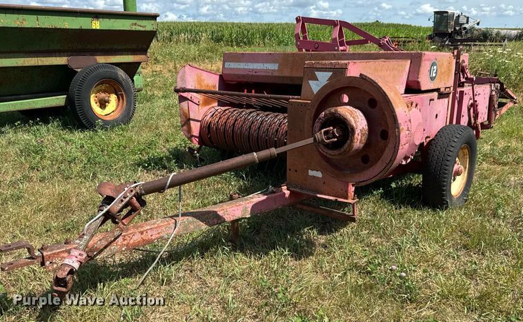 Massey Ferguson 12 small square baler - DY0300