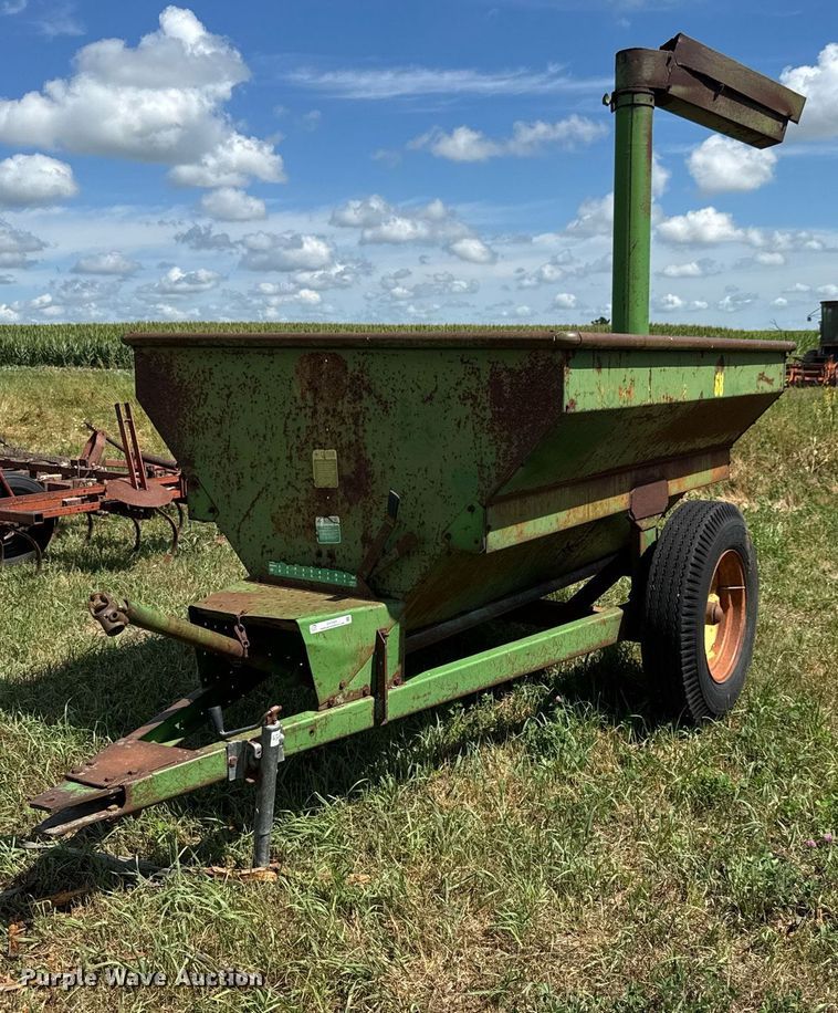 John Deere 68 gravity wagon - DY0301