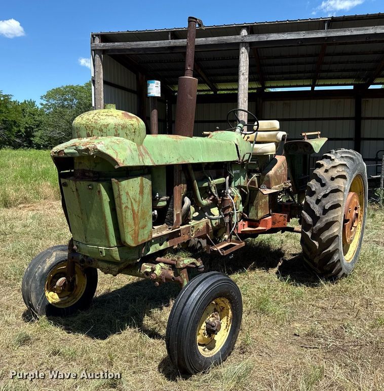 John Deere 4010 tractor - DZ4216