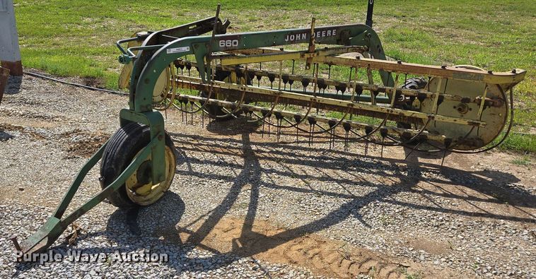 John Deere 660 hay rake - EN2014
