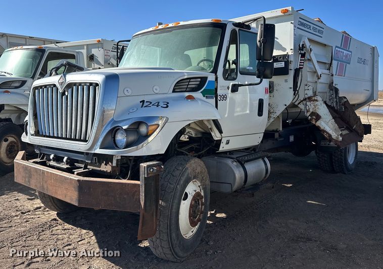 2015 International  7400 feed mixer truck - ER8371