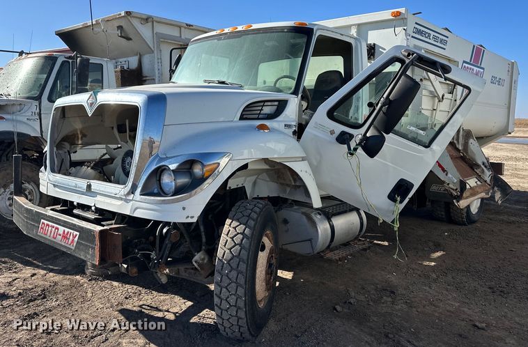 2015 International  7400 feed mixer truck - ER8372