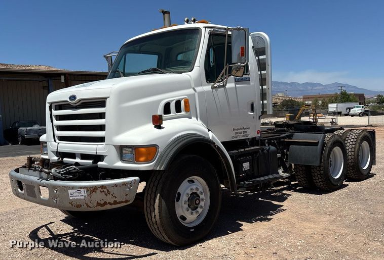 1997 Ford LT9501 semi truck - DH8655