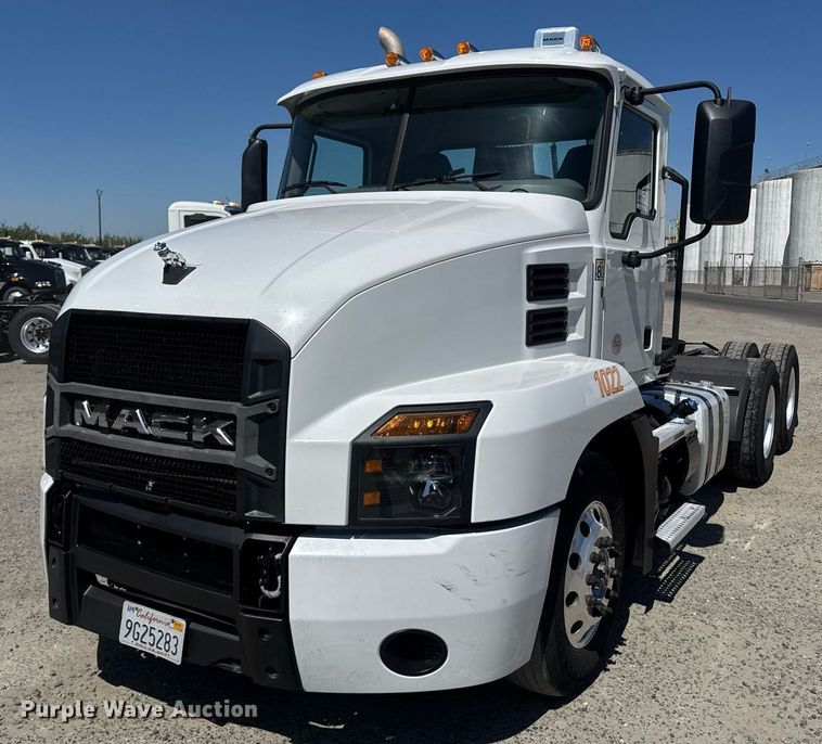 2020 Mack Anthem AN64T semi truck - DH8662