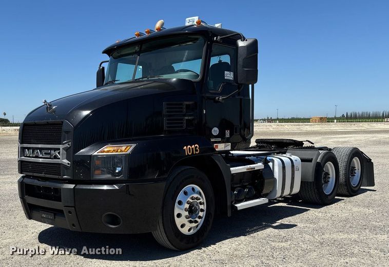 2020 Mack Anthem AN64T semi truck - DH8688