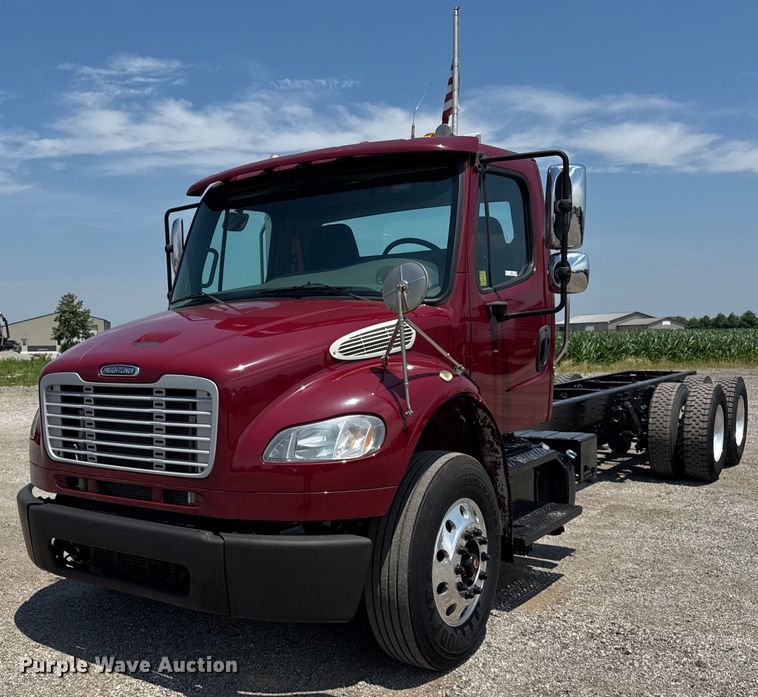 2016 Freightliner Business Class M2 truck cab and chassis - DI9369