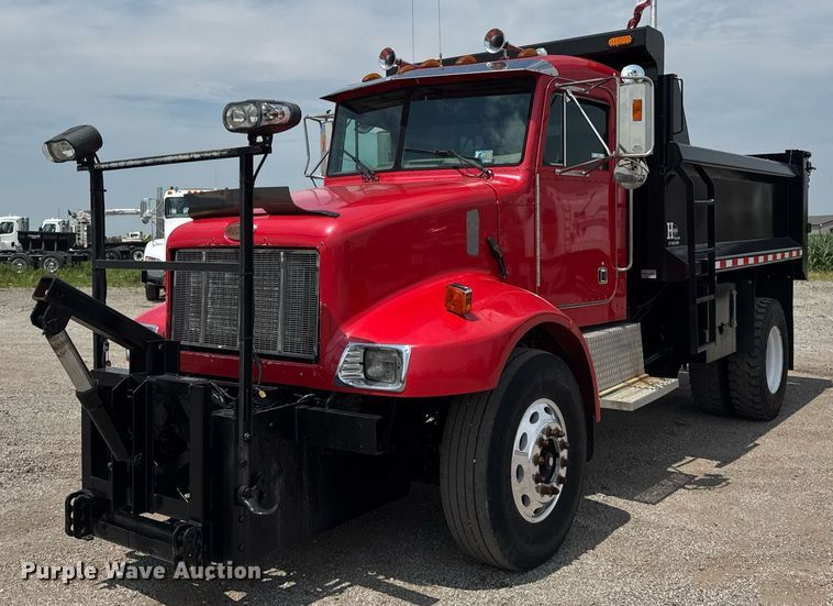 2000 Peterbilt 330 dump truck - DI9412