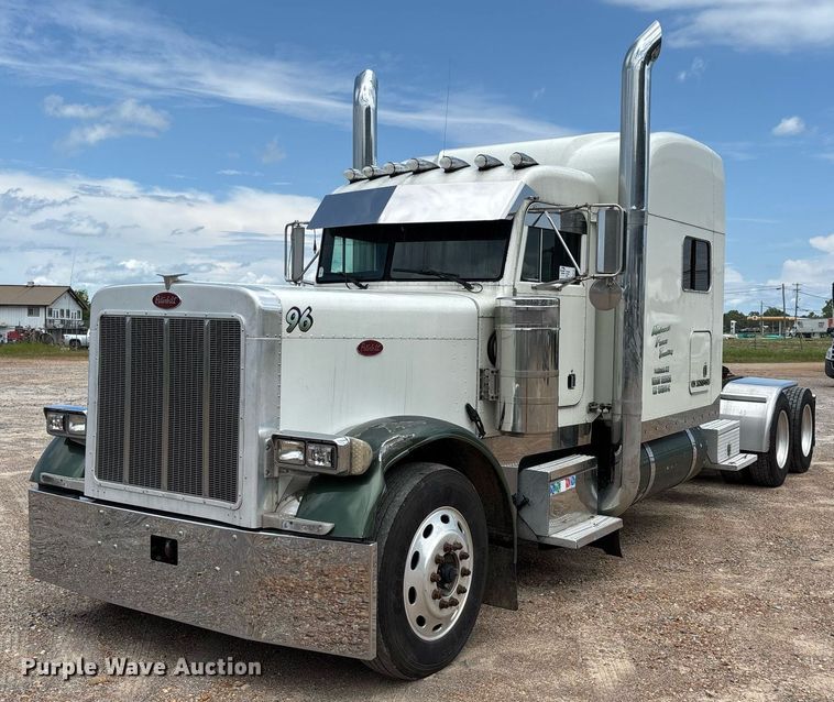 2003 Peterbilt 379 semi truck - DW7161
