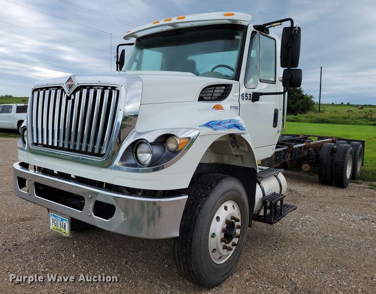 2015 International  7500 truck cab and chassis - DX7155