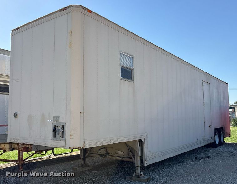 1985 Kentucky dry van office trailer - DY0733