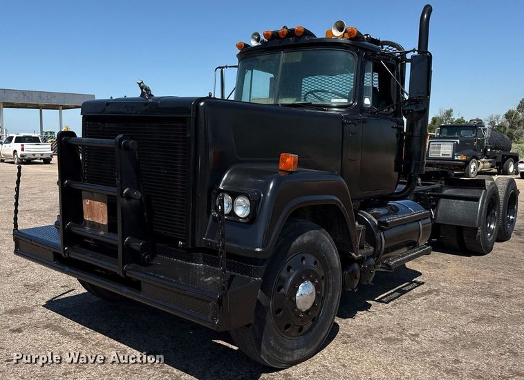 1985 Mack RWS788LST semi truck - DZ8661